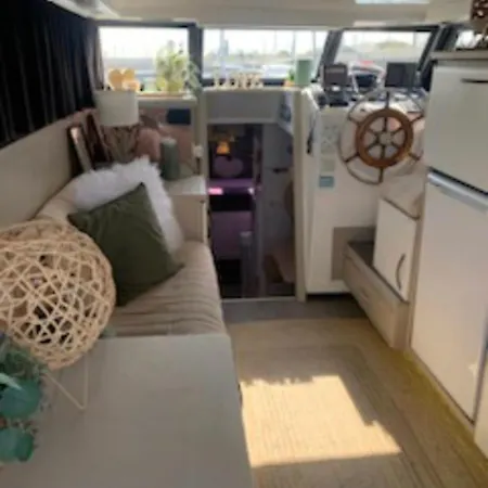 Le Carpe Diem Bateau Chauffe Toute L'annee Ботель