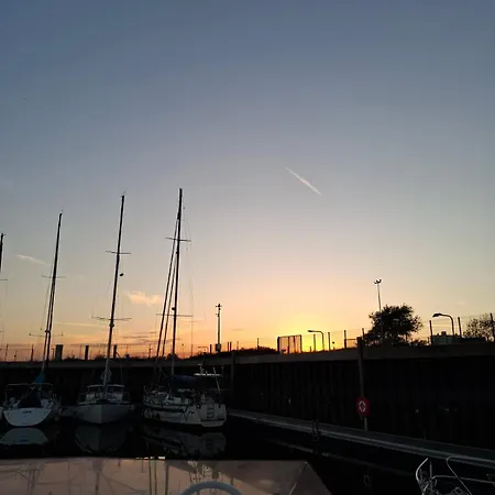 Le Carpe Diem Bateau Chauffe Toute L'annee Botel Calais